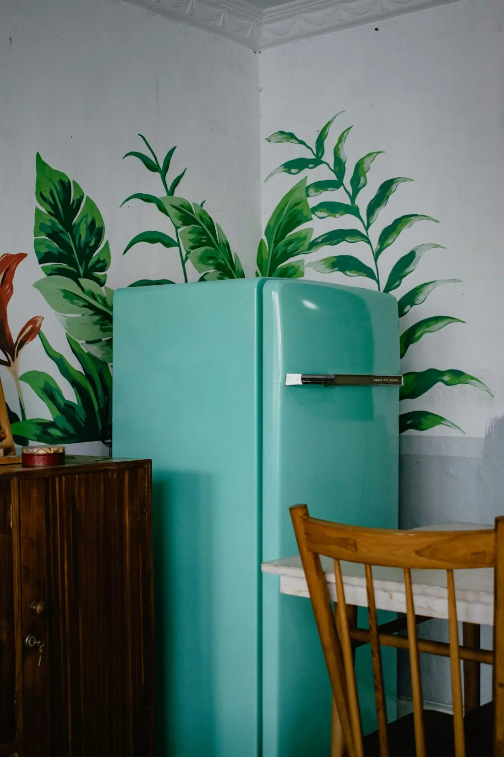 Modern kitchen refrigerator and freezer unit